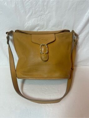 Vintage 80’ to 90’s Longchamp Tan leather bucket shoulder bag Rare find.